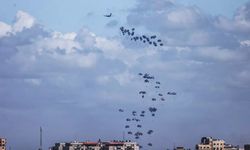 Almanya paraşütle Gazze'ye yardım malzemeleri ulaştırdı