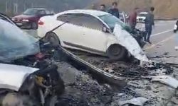 Otomobiller çarpıştı: 1 ölü, 1 ağır yaralı