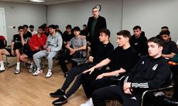 Beşiktaş'tan genç futbolcularına sosyal medya kullanımı semineri