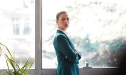 Defne Kayalar kimdir?