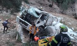 Denizli'de şarampole devrilen kamyondaki 1 kişi öldü, 1 kişi yaralandı