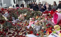 Yabancı diplomatlar, Rusya'daki terör saldırısında hayatını kaybedenleri andı