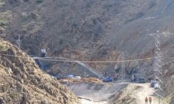 Elazığ krom madeninde işçilerin üzerine taş düştü: 2 yaralı