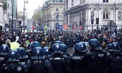 Fransa'da polis kovalamacasında bir gencin ölmesi sonrası eylemciler sokağa döküldü