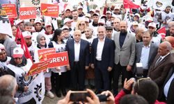 HAK-İŞ Genel Başkanı Arslan grev yapan işçilere destek oldu