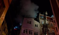 İstanbul-Beyoğlu'nda çatı yangını: 1 ölü