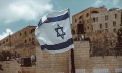 İsrail polisi, İsrail bayrağını yakan dindar Yahudi genci gözaltına aldı