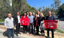 Kemal Kılıçdaroğlu Edremit’te: Bir grup genç Türk bayrağı verdi