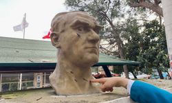 Manisa'da Atatürk büstüne baltalı saldırı