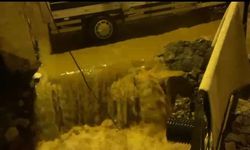Mardin'de sağanak: Ev ve iş yerlerini su bastı