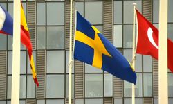 NATO'da İsveç bayrağı göndere çekildi