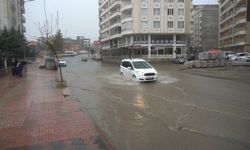 Siirt'te sağanak etkili oldu: Cadde ve sokaklar suyla doldu