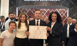 CHP Balıkesir Büyükşehir Belediye Başkanı Ahmet Akın mazbatasını aldı