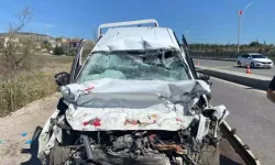 Ankara’da park halindeki kamyona çarpan otomobilin sürücüsü öldü