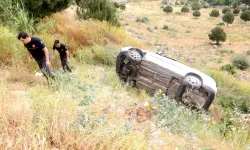 Antalya’da virajı alamayan otomobil şarampole yuvarlandı