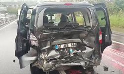 Avcılar'da iki hafif ticari aracın karıştığı kazada 3 kişi yaralandı
