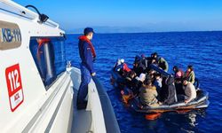 Ayvalık açıklarında 60 düzensiz göçmen yakalandı