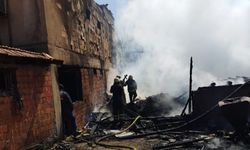 Bursa'da 3 ev ile 1 ahır yandı