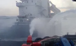 Çanakkale Boğazı'nda yanan gemi, liman bölgesine demirletildi