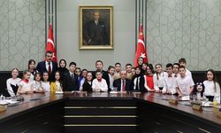 Cumhurbaşkanı Erdoğan, Bakan Tekin ve beraberindeki çocukları kabul etti