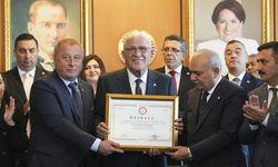 İYİ Parti Genel Başkanı seçilen Dervişoğlu, mazbatasını aldı