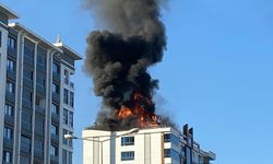Diyarbakır'da bir binanın çatısında yangın çıktı