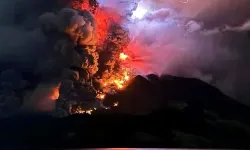 Endonezya'da yanardağ patlaması: En yüksek seviye alarm verildi