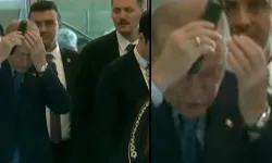 Erdoğan'ın AYM törenine giderken saçlarını taraması dikkat çekti