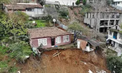 İstanbul Gaziosmanpaşa'da toprak kayması: 30 ev tahliye edildi