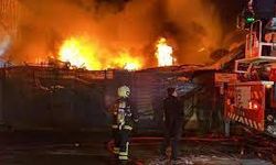 Gölcük Sanayi Sitesi'ndeki yangında 4 işyeri hasar gördü