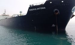 İskenderun'da karaya oturan Yunanistan bayraklı gemi kurtarıldı
