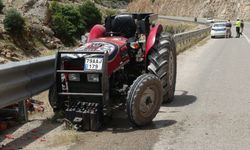 Kilis’te,devrilen traktördeki 3 kişi yaralandı
