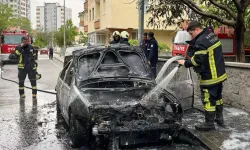 Kayseri'de park halindeki otomobil yandı