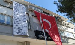 AK Parti’den CHP’ye geçen Kiraz Belediyesi’nin borcu pankartla duyuruldu