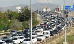 Kırıkkale'de bayram dönüşü trafik yoğunluğu