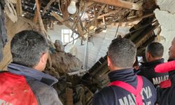 Malatya'da 2 katlı ahşap ev çöktü