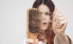 Menopoza geçiş döneminde saç dökülmesiyle nasıl baş edilir?