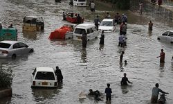 Pakistan'da şiddetli yağışlardan dolayı ölenlerin sayısı 98'e çıktı