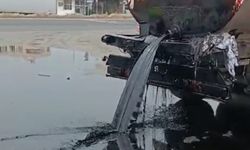 Tanker, TIR’a çarptı; tonlarca petrol yola döküldü