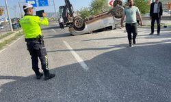 Siirt'te 2 kamyonet çarpıştı: 3 yaralı