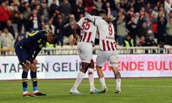 Sivasspor Fenerbahçe'ye şampiyonluk yarışında çelme taktı