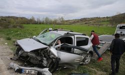 Tokat'ta iki otomobilin çarpıştı: 1 kişi öldü, 8 kişi yaralandı