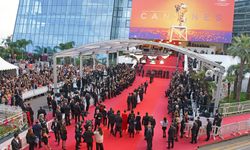 77. Cannes Film Festivali'nin açılışında sinema sektörü çalışanları eylem yaptı