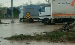 Nevşehir-Aksaray kara yolu sel nedeniyle trafiğe kapandı