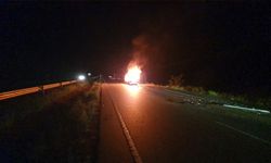Amasya'da TIR'a çarpan otomobil yandı: Sürücü hayatını kaybetti