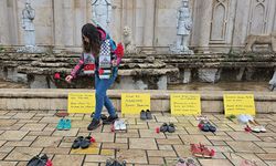 Anneler Günü'nde, parka ayakkabıları dizip, Filistin'deki anne ve çocuk ölümlerine dikkat çekti