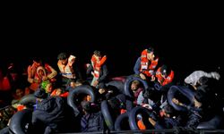 Çeşme açıklarında 45 düzensiz göçmen yakalandı
