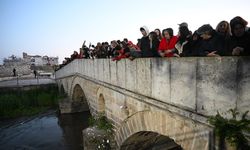 Edirne'de dilekler Tunca Nehri'ne bırakıldı