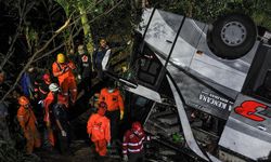 Endonezya'da öğrencileri taşıyan otobüsün kaza yaptı: 11 kişi öldü, 53 kişi yaralandı