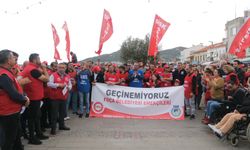 Foça Belediyesi çalışanlarından 'maaş' eylemi